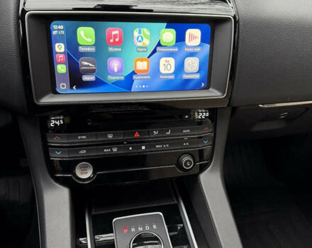 Черный Ягуар Ф-Пейс, объемом двигателя 2 л и пробегом 113 тыс. км за 23000 $, фото 4 на Automoto.ua