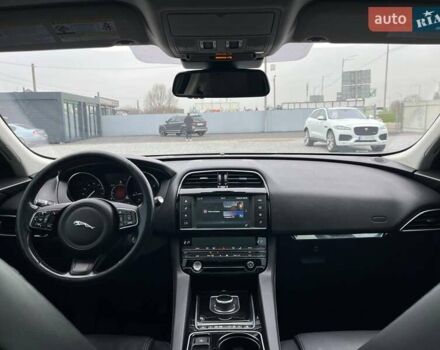 Чорний Ягуар Ф-Пейс, об'ємом двигуна 2 л та пробігом 214 тис. км за 18990 $, фото 12 на Automoto.ua