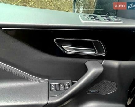 Черный Ягуар Ф-Пейс, объемом двигателя 2 л и пробегом 130 тыс. км за 22500 $, фото 13 на Automoto.ua