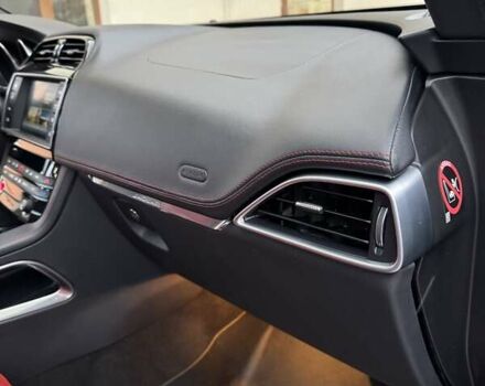 Чорний Ягуар Ф-Пейс, об'ємом двигуна 2 л та пробігом 123 тис. км за 23500 $, фото 30 на Automoto.ua
