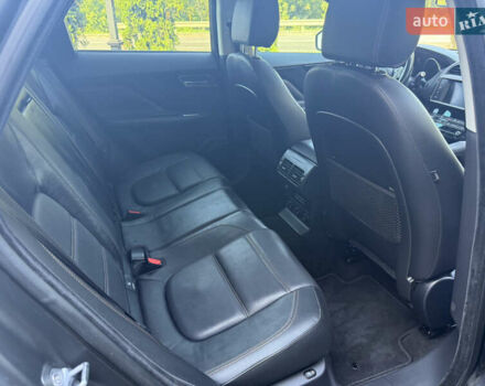 Черный Ягуар Ф-Пейс, объемом двигателя 2 л и пробегом 179 тыс. км за 19300 $, фото 11 на Automoto.ua