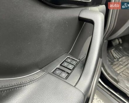 Чорний Ягуар Ф-Пейс, об'ємом двигуна 2 л та пробігом 214 тис. км за 18990 $, фото 16 на Automoto.ua