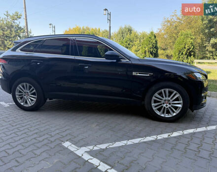 Черный Ягуар Ф-Пейс, объемом двигателя 2 л и пробегом 179 тыс. км за 19300 $, фото 4 на Automoto.ua