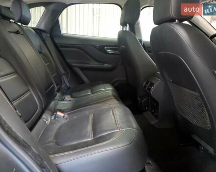 Черный Ягуар Ф-Пейс, объемом двигателя 3 л и пробегом 79 тыс. км за 4000 $, фото 10 на Automoto.ua