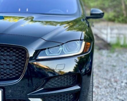 Черный Ягуар Ф-Пейс, объемом двигателя 3 л и пробегом 3 тыс. км за 21000 $, фото 7 на Automoto.ua