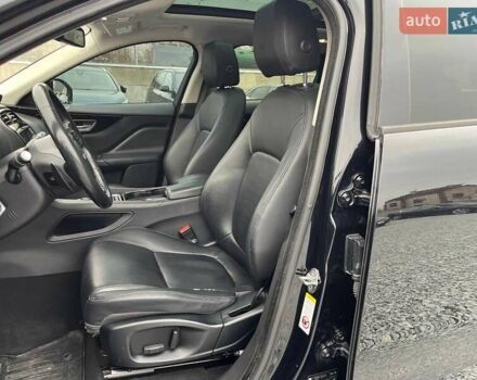 Чорний Ягуар Ф-Пейс, об'ємом двигуна 2 л та пробігом 214 тис. км за 18990 $, фото 8 на Automoto.ua