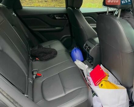 Черный Ягуар Ф-Пейс, объемом двигателя 2 л и пробегом 130 тыс. км за 22500 $, фото 12 на Automoto.ua