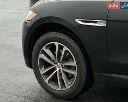 Черный Ягуар Ф-Пейс, объемом двигателя 2 л и пробегом 178 тыс. км за 19000 $, фото 5 на Automoto.ua