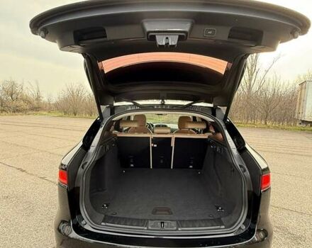 Черный Ягуар Ф-Пейс, объемом двигателя 2 л и пробегом 207 тыс. км за 23500 $, фото 3 на Automoto.ua