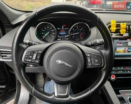 Черный Ягуар Ф-Пейс, объемом двигателя 2 л и пробегом 130 тыс. км за 22500 $, фото 15 на Automoto.ua