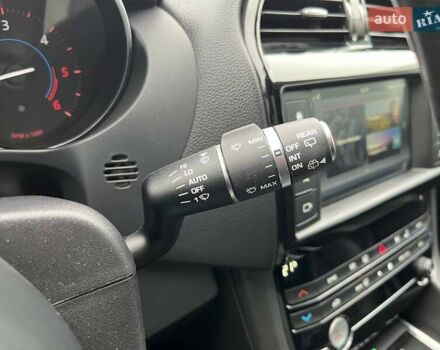 Чорний Ягуар Ф-Пейс, об'ємом двигуна 2 л та пробігом 214 тис. км за 18990 $, фото 21 на Automoto.ua