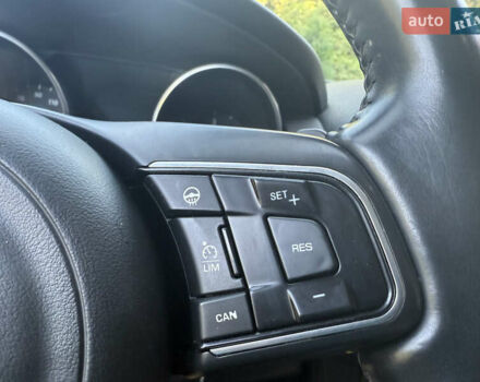 Черный Ягуар Ф-Пейс, объемом двигателя 2 л и пробегом 179 тыс. км за 19300 $, фото 15 на Automoto.ua