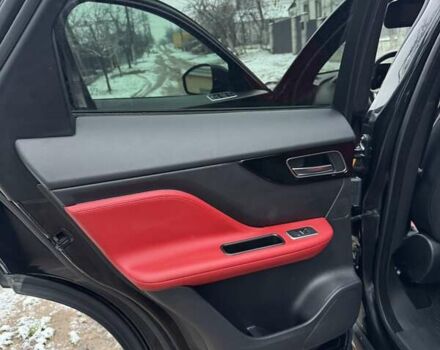 Чорний Ягуар Ф-Пейс, об'ємом двигуна 2 л та пробігом 123 тис. км за 23500 $, фото 19 на Automoto.ua