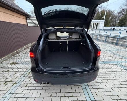 Черный Ягуар Ф-Пейс, объемом двигателя 2 л и пробегом 152 тыс. км за 24800 $, фото 7 на Automoto.ua