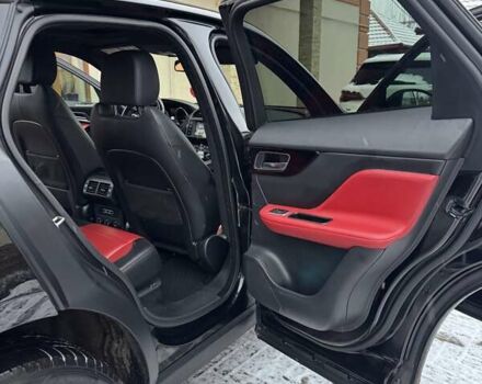 Чорний Ягуар Ф-Пейс, об'ємом двигуна 2 л та пробігом 123 тис. км за 23500 $, фото 26 на Automoto.ua