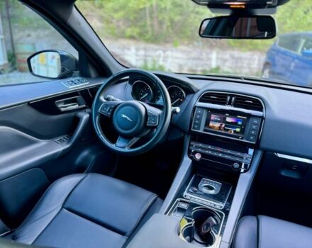 Черный Ягуар Ф-Пейс, объемом двигателя 3 л и пробегом 3 тыс. км за 21000 $, фото 3 на Automoto.ua