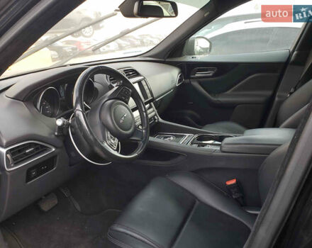 Черный Ягуар Ф-Пейс, объемом двигателя 2 л и пробегом 140 тыс. км за 3000 $, фото 1 на Automoto.ua