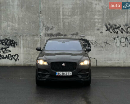 Черный Ягуар Ф-Пейс, объемом двигателя 2 л и пробегом 178 тыс. км за 19000 $, фото 1 на Automoto.ua