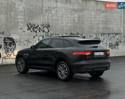 Черный Ягуар Ф-Пейс, объемом двигателя 2 л и пробегом 178 тыс. км за 19000 $, фото 6 на Automoto.ua