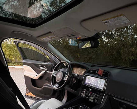 Чорний Ягуар Ф-Пейс, об'ємом двигуна 3 л та пробігом 100 тис. км за 24000 $, фото 13 на Automoto.ua