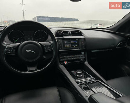 Черный Ягуар Ф-Пейс, объемом двигателя 2 л и пробегом 178 тыс. км за 19000 $, фото 14 на Automoto.ua