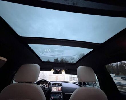 Черный Ягуар Ф-Пейс, объемом двигателя 2 л и пробегом 152 тыс. км за 24800 $, фото 6 на Automoto.ua