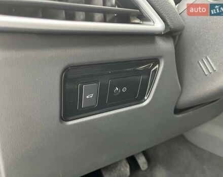 Чорний Ягуар Ф-Пейс, об'ємом двигуна 2 л та пробігом 214 тис. км за 18990 $, фото 18 на Automoto.ua