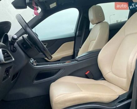 Черный Ягуар Ф-Пейс, объемом двигателя 2 л и пробегом 132 тыс. км за 25490 $, фото 9 на Automoto.ua