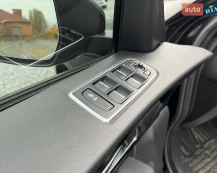 Чорний Ягуар Ф-Пейс, об'ємом двигуна 2 л та пробігом 214 тис. км за 18990 $, фото 17 на Automoto.ua