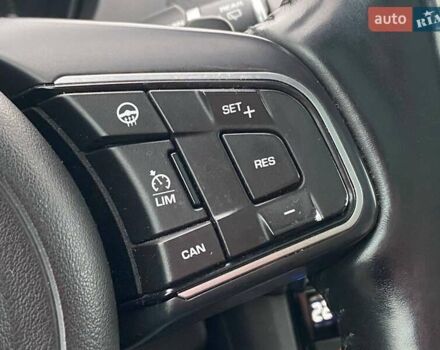 Черный Ягуар Ф-Пейс, объемом двигателя 2 л и пробегом 132 тыс. км за 25490 $, фото 15 на Automoto.ua