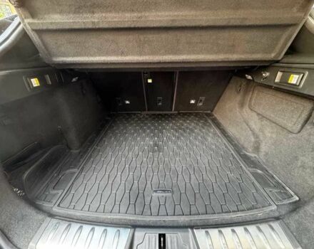 Черный Ягуар Ф-Пейс, объемом двигателя 2 л и пробегом 83 тыс. км за 33500 $, фото 8 на Automoto.ua