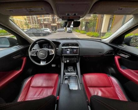 Черный Ягуар Ф-Пейс, объемом двигателя 2 л и пробегом 83 тыс. км за 33500 $, фото 11 на Automoto.ua