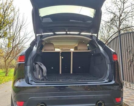 Черный Ягуар Ф-Пейс, объемом двигателя 2 л и пробегом 102 тыс. км за 26600 $, фото 5 на Automoto.ua