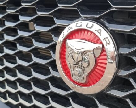 Черный Ягуар Ф-Пейс, объемом двигателя 2 л и пробегом 132 тыс. км за 19999 $, фото 8 на Automoto.ua