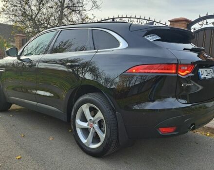 Черный Ягуар Ф-Пейс, объемом двигателя 2 л и пробегом 104 тыс. км за 266000 $, фото 3 на Automoto.ua