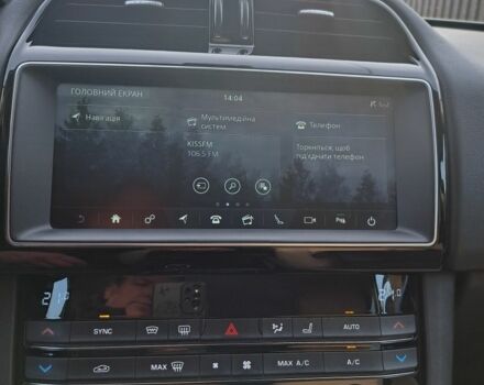 Черный Ягуар Ф-Пейс, объемом двигателя 2 л и пробегом 104 тыс. км за 266000 $, фото 6 на Automoto.ua