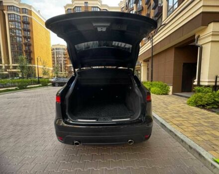 Черный Ягуар Ф-Пейс, объемом двигателя 2 л и пробегом 83 тыс. км за 33500 $, фото 7 на Automoto.ua