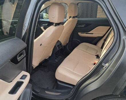 Черный Ягуар Ф-Пейс, объемом двигателя 2 л и пробегом 104 тыс. км за 266000 $, фото 5 на Automoto.ua