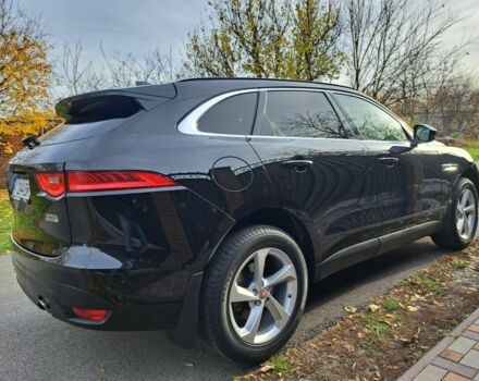 Черный Ягуар Ф-Пейс, объемом двигателя 2 л и пробегом 104 тыс. км за 266000 $, фото 2 на Automoto.ua