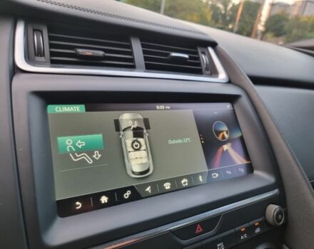 Черный Ягуар Ф-Пейс, объемом двигателя 2 л и пробегом 132 тыс. км за 19999 $, фото 19 на Automoto.ua