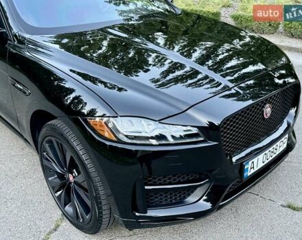 Чорний Ягуар Ф-Пейс, об'ємом двигуна 2 л та пробігом 64 тис. км за 22950 $, фото 35 на Automoto.ua