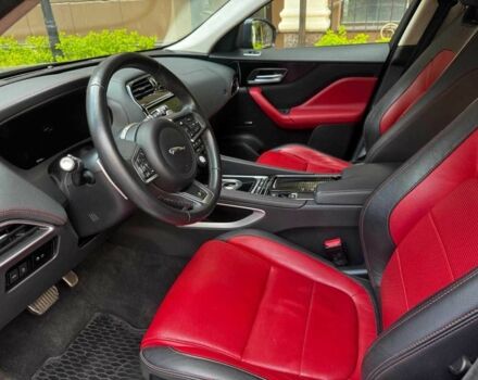 Черный Ягуар Ф-Пейс, объемом двигателя 2 л и пробегом 83 тыс. км за 33500 $, фото 18 на Automoto.ua