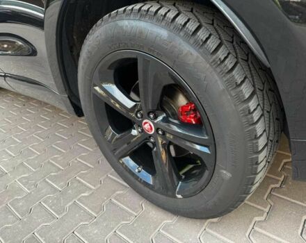 Черный Ягуар Ф-Пейс, объемом двигателя 2 л и пробегом 83 тыс. км за 33500 $, фото 21 на Automoto.ua