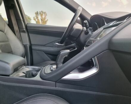 Черный Ягуар Ф-Пейс, объемом двигателя 2 л и пробегом 132 тыс. км за 19999 $, фото 21 на Automoto.ua