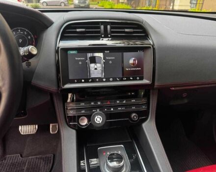 Черный Ягуар Ф-Пейс, объемом двигателя 2 л и пробегом 83 тыс. км за 33500 $, фото 15 на Automoto.ua