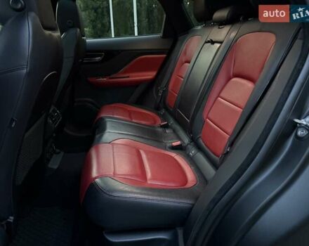 Чорний Ягуар Ф-Пейс, об'ємом двигуна 2 л та пробігом 64 тис. км за 22950 $, фото 77 на Automoto.ua