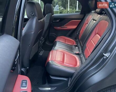 Чорний Ягуар Ф-Пейс, об'ємом двигуна 2 л та пробігом 64 тис. км за 22950 $, фото 74 на Automoto.ua