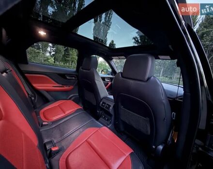 Чорний Ягуар Ф-Пейс, об'ємом двигуна 2 л та пробігом 64 тис. км за 22950 $, фото 85 на Automoto.ua