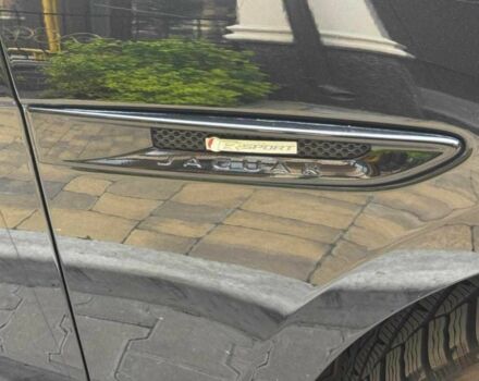 Черный Ягуар Ф-Пейс, объемом двигателя 2 л и пробегом 83 тыс. км за 33500 $, фото 5 на Automoto.ua