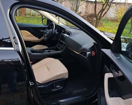 Черный Ягуар Ф-Пейс, объемом двигателя 2 л и пробегом 102 тыс. км за 26600 $, фото 8 на Automoto.ua